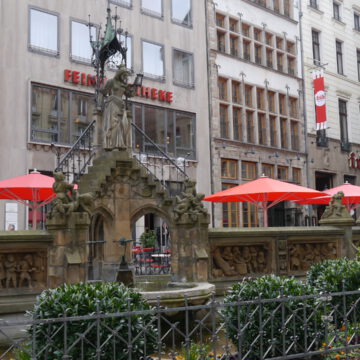 Heinzelmännchenbrunnen vor dem Brauhaus FRÜH am Dom